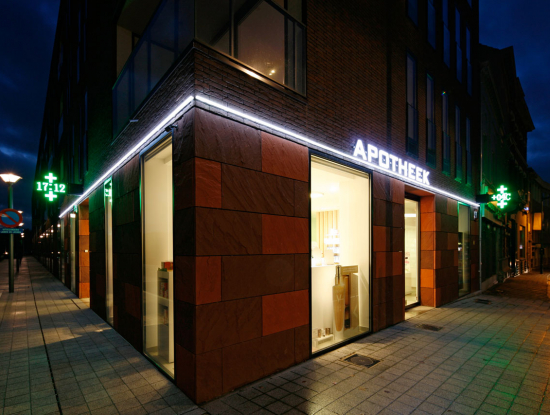 verlichte letters en ledlijn - Neon Elite - Apotheek Darquennes