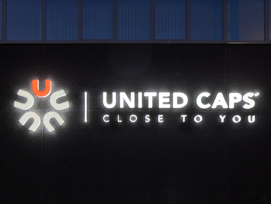 verlichte plexi gevelreclame - Neon Elite - United Caps