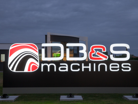 verlicht logo op zuil - Neon Elite - DB&S Machines