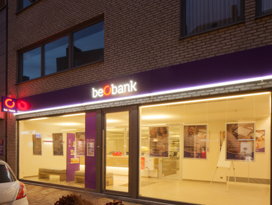 lichtgevende gevelband - Neon Elite - Beobank