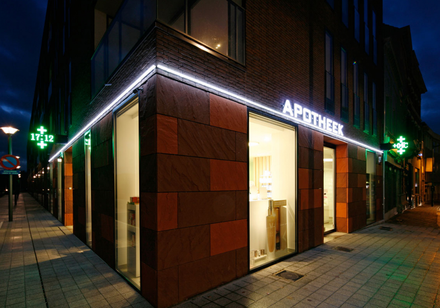 verlichte letters en ledlijn - Neon Elite - Apotheek Darquennes