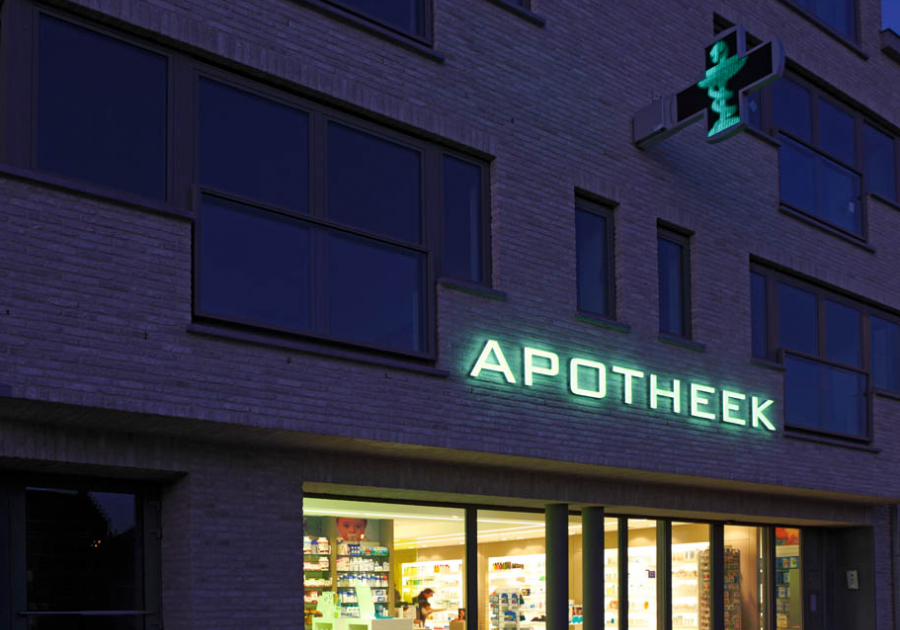 verlichte doosletters lichtreclame - Neon Elite - Apotheek Vandercruyssen