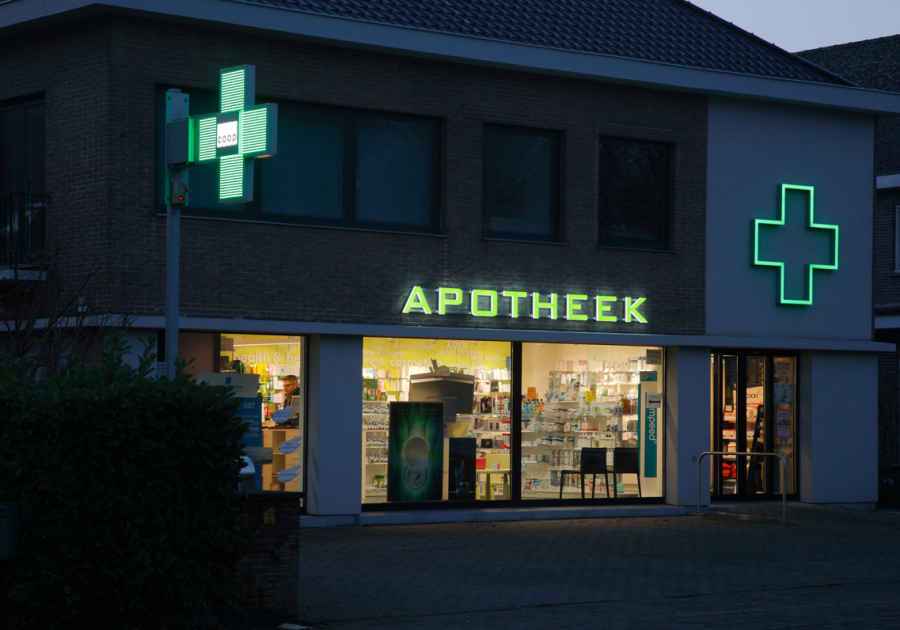 verlicht apothekerskruis led op paal - Neon Elite - Gentbrugge