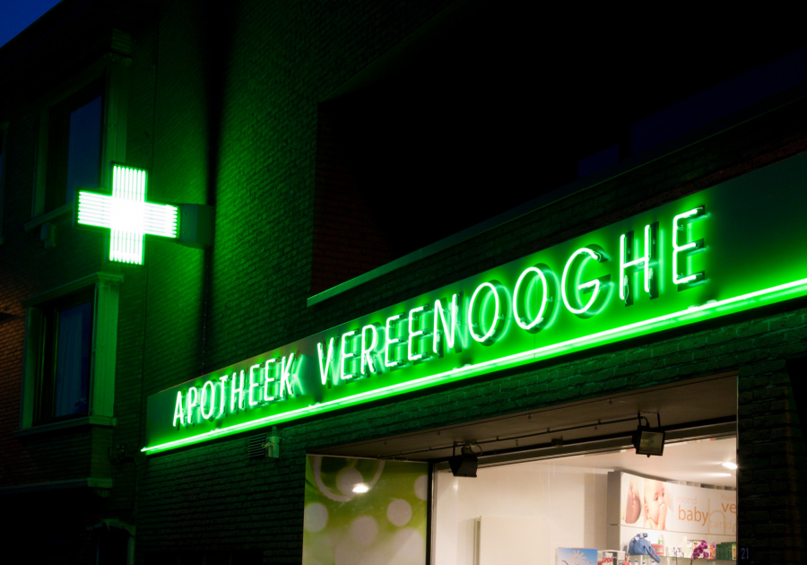 neon gevel logo - Neon Elite - Apotheek Vereenooghe