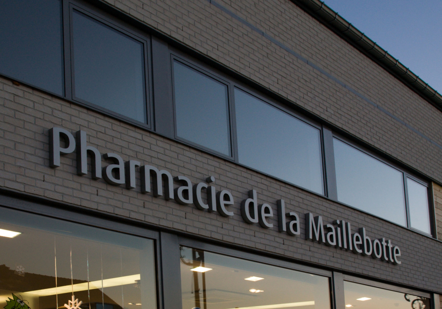 direct verlichte doosletters gevelreclame - Neon Elite - Pharmacie de la Maillebotte