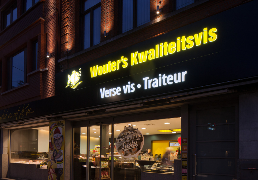 fondkast met verlicht logo - Neon Elite - Wouter's Kwaliteitsvis