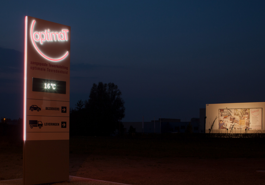 verlichte totem met scherm - Neon Elite - OptimaT