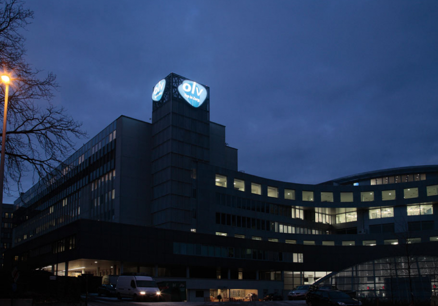 groot formaat lichtkast logo - Neon Elite - OLV Ziekenhuis