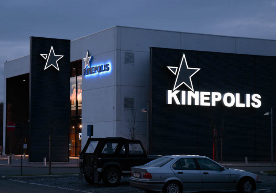direct verlichte doosletters logo lichtreclame - Neon Elite - Kinepolis